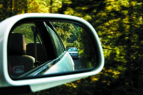 驾车常被忽略 新手应如何调整座椅反光镜