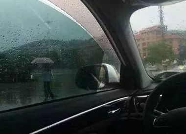 下雨天怎样驾驶科目三顺利通过考试