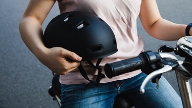 《摩托车、电动自行车乘员头盔》国家标准修订发布