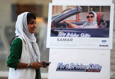 沙特解禁女性驾车，女子纷纷练车考驾照