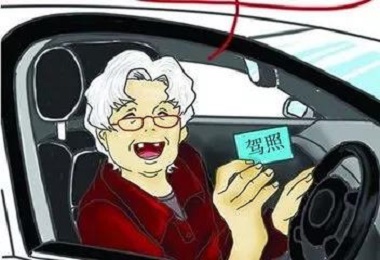 考驾照难？！瞧太原58岁大妈3个多月拿到驾驶证，不服不行