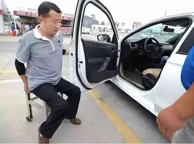 上海丨首批听力残疾人参加驾考体检，最快三个月后可获证上路