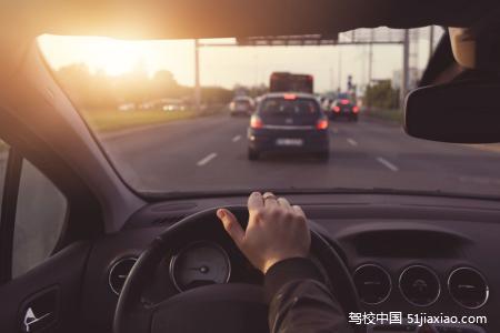 中国机动车保有量达3.19亿辆，驾驶人数呈高速增长